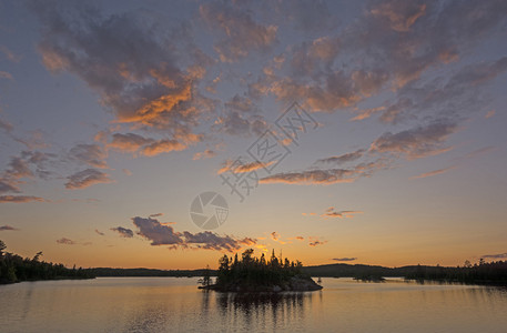 加拿大克蒂科省公园萨加纳贡斯湖北部森林图片