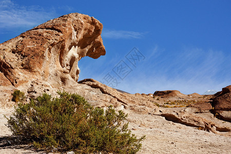玻利维亚沙漠的风所雕刻的玻利维亚火山图片