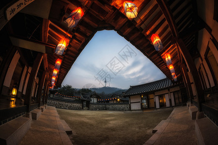 hanok村日落和夜间风景图片