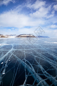 西伯利亚湖Baikal的冬季冰雪风景宽阔角度拍摄图片