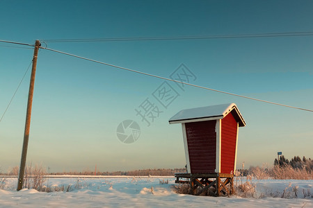在寒冷的冬天芬兰农村有一个旧图片