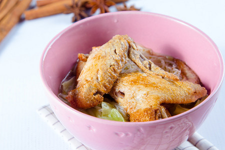 泰国菜鸡汤面图片