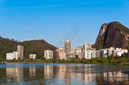 RodrigodeFreitas湖周围的里约热内卢图片