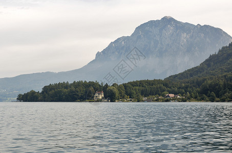 在奥地利阿尔卑斯山的湖和图片