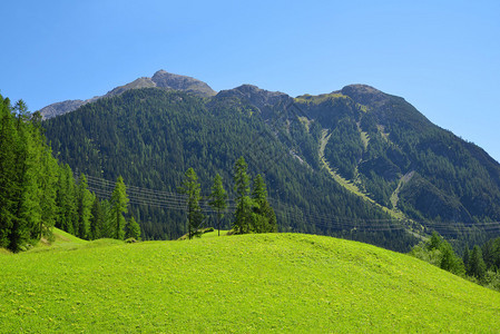 美丽的阿尔卑斯山风景与山脉瑞图片