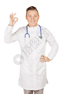 穿白大衣和听诊器的年轻男医生显示手牌不错人与医学概念图像以图片