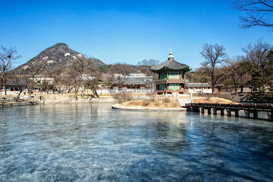 韩国首尔景福宫的香原亭图片