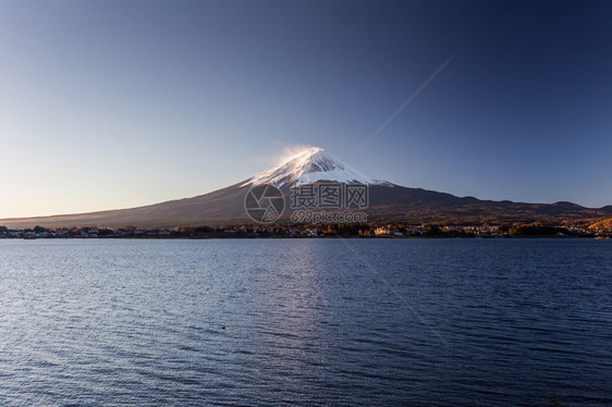 富士山和河口湖风景如画图片