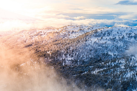 日出时的风景挪威斯特林背景图片