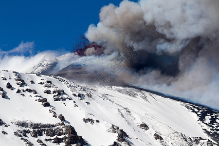 火山埃特纳火山喷发卡塔尼图片