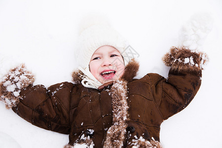 照片冬天在雪地户外露天的快乐图片