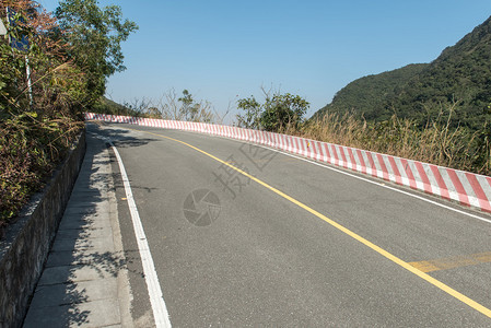 空荡的路图片