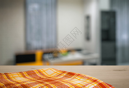 客厅桌子上的厨房毛巾图片