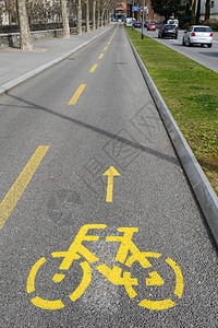 黄箭和自行车标志路上自行车图片