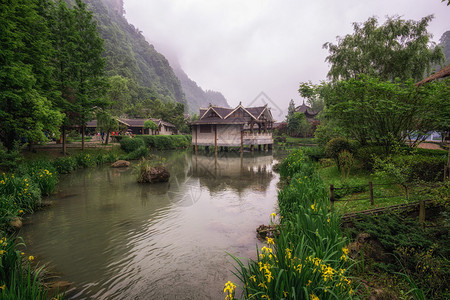 Zhangjiajie入口公园布景场的广隆东风景区图片