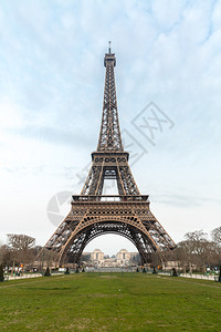 Eiffel铁塔蓝色天图片
