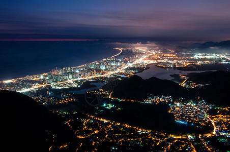 里约热内卢空中俯瞰伊帕内玛海滩和罗德里戈德弗雷塔背景