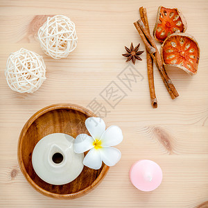弗朗吉帕尼热带花朵和香草浴产品含芳香油的鲜花泰国温泉主题图片