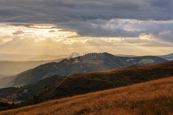 塞尔维亚山区的山地和全图片