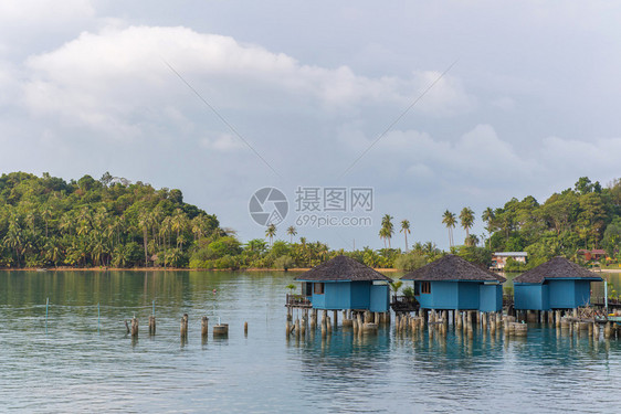 家住出海渔村图片