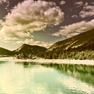 日落时的法国阿尔卑斯湖中的法国图片