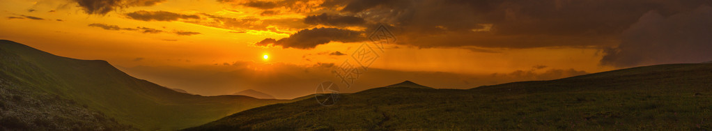 山上的日落主题自然景观图片