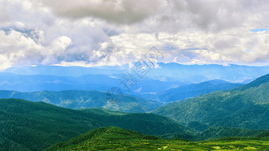 照片来自喀尔巴阡山脉地貌图片