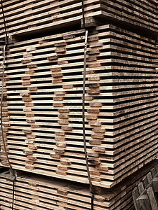 用于木材建筑的木板库存仓库建图片