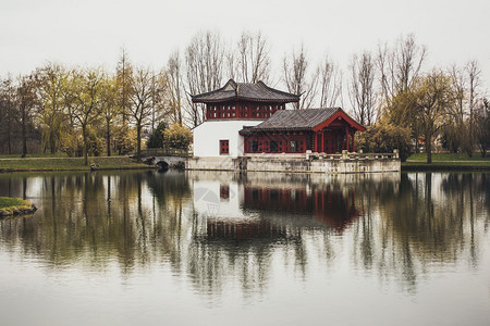 在湖边公园日本建筑图片