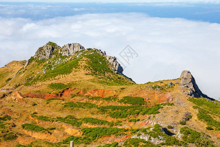 云层之上的山脉葡萄牙马德拉岛图片