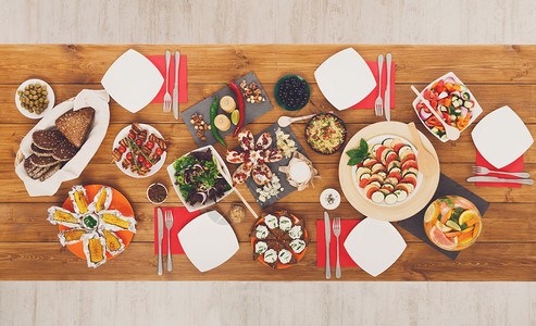 节日餐桌上的健康餐点为聚会服务图片
