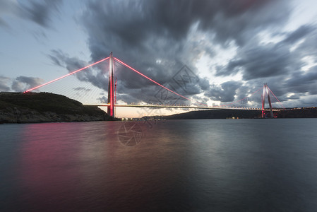 伊斯坦布尔新的bosphorus桥图片