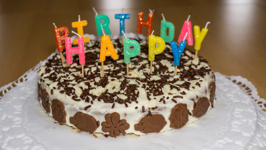 带蜡烛的生日蛋糕生日快乐图片