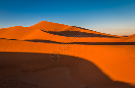 摩洛哥红沙丘美景图片