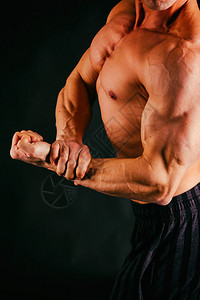 肌肉男身体部位图片
