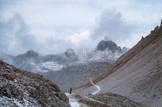 多洛米山全景意大利拉瓦雷图片