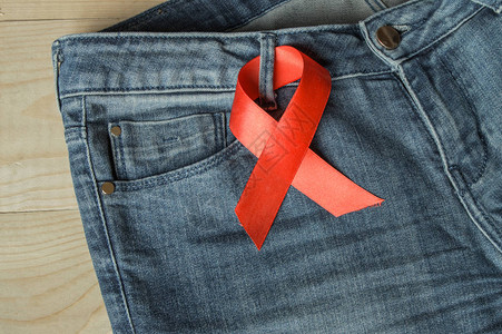 精灵身上的红丝带是抗争和认识艾滋图片