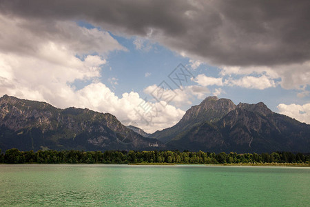 德国福尔根湖的壮丽景色图片