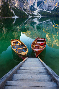 意大利苏斯蒂罗多洛米斯山脉Braies湖PragserWards图片