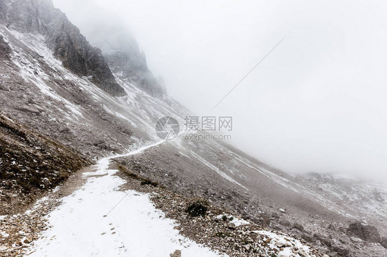 多洛米山全景意大利拉瓦雷图片