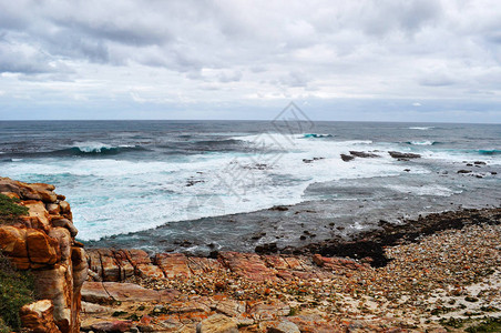 开普半岛大西洋沿岸的岩石岬角于1488年被葡萄牙探险家巴托洛梅乌迪亚斯环绕图片