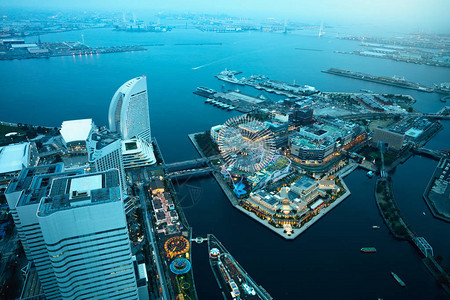 在黄昏的横滨海湾都市风景图片