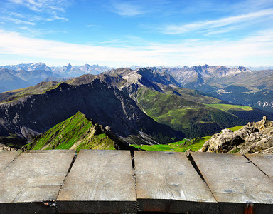 从瑞士Weissfluhgipfel拍摄的达沃斯山上的山景图片