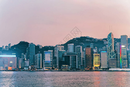 天线和维多利亚港在香港从香港九龙图片