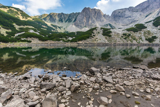 希纳尼察峰周围的罗克人令惊叹的景象和保加利亚皮图片