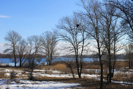 冬天在第聂伯河上的景色图片
