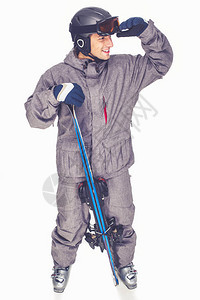穿着滑雪衣和滑雪服的帅男子全长肖像画图片
