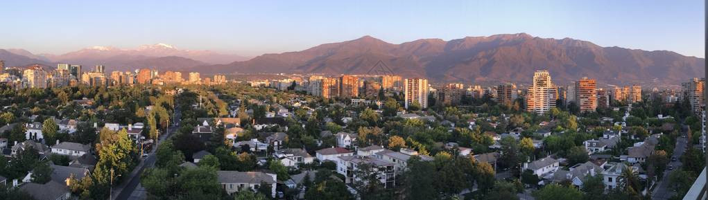 智利圣地亚哥山区和全市图片