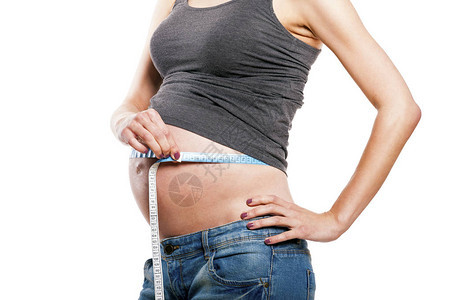 孕妇测量腹部身体部位儿童保育腹部尺寸控制快乐的年轻家庭新生活理图片