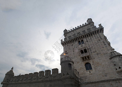 这是约翰二世国王委托作为Tagus河防御系统一部分的加固塔楼图片